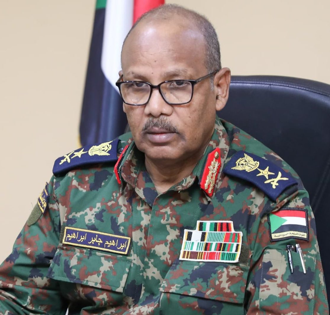 عضو-مجلس-السيادة-مساعد-القائد-العام-الفريق-إبراهيم-جابر-يترأس-إجتماع-لجنة-تأهيل-وتطوير-ميناء-عثمان-دقنه-e1714968334117