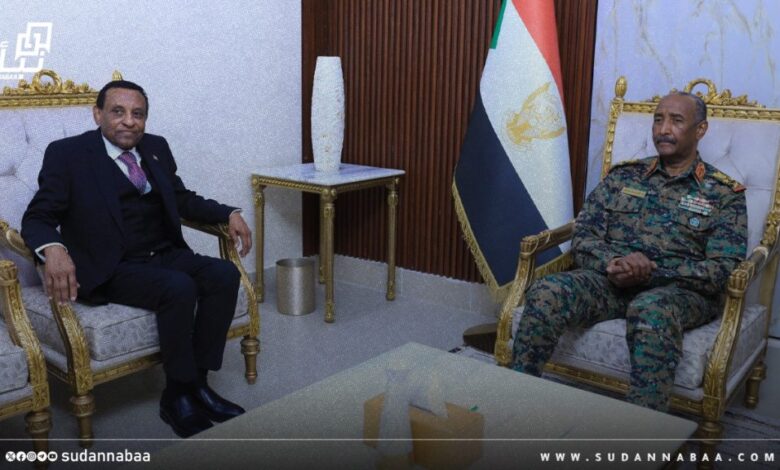 البرهان-يلتقي-رئيس-الوزراء-كامل-إدريس-عقب-آدائه-القسم-1024x576-1-780x470