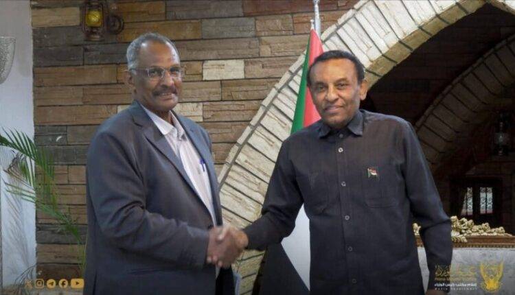 وجه باعادة (100) الف سوداني  رئيس الوزراء يطلع على سير عمل لجنة الأمل للعودة الطوعية