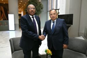 الأمين العام لجامعة الدول العربية يصل الخرطوم